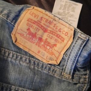 LEVI'S 559. 32 X 30.